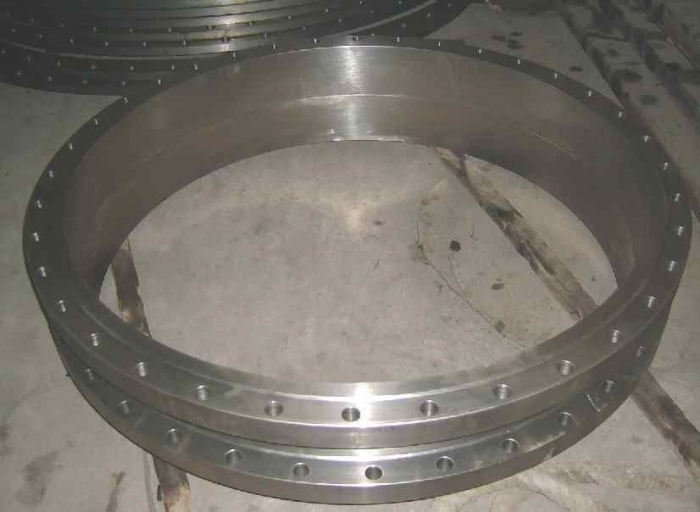 與傳統(tǒng)工藝相比，離心鑄管具有明顯的優(yōu)勢